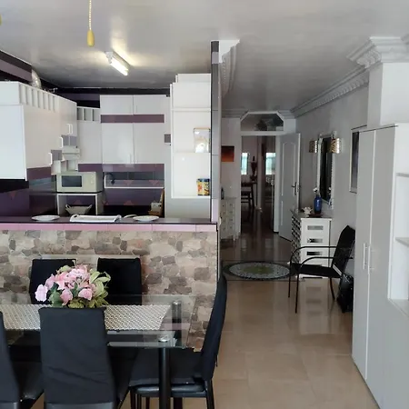 Spacious With Sea And Mountain Views In 95m² Lägenhet