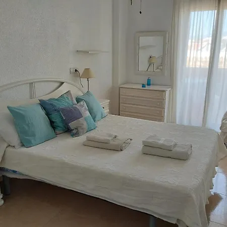 Spacious With Sea And Mountain Views In 95m² Lägenhet Fuengirola